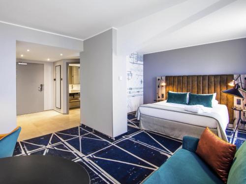 1 queen bed
