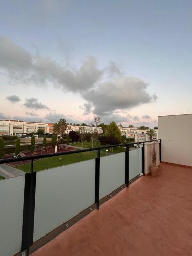 Casa familiar 3 dormitorios Jardín Piscina Barbacoa Zona de entrenamiento (Casa familiar 3 dormitorios Jardin Piscina Barbacoa Zona de entrenamiento) in 巴納赫貝爾聖安托尼奧