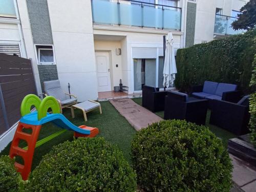 Casa familiar 3 dormitorios Jardín Piscina Barbacoa Zona de entrenamiento (Casa familiar 3 dormitorios Jardin Piscina Barbacoa Zona de entrenamiento) in 巴納赫貝爾聖安托尼奧