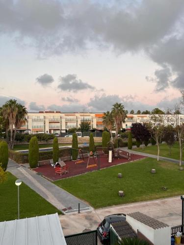 Casa familiar 3 dormitorios Jardín Piscina Barbacoa Zona de entrenamiento (Casa familiar 3 dormitorios Jardin Piscina Barbacoa Zona de entrenamiento) in 巴納赫貝爾聖安托尼奧