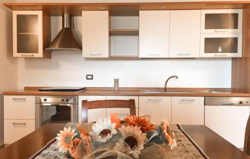 virtuve, 1 Bedroom Nice Apartment In Sant'angelo In Vado in Sant' Angelo in Vado