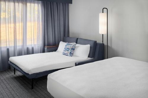 Courtyard by Marriott Kansas City Shawnee - image 6