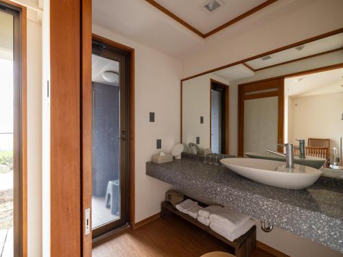 IZU RETREAT ATAWAGA SUIKO by Onko Chishin – Higashiizu, KY