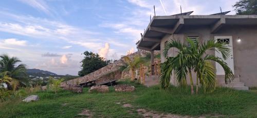 Cozy Peaceful Haven on Hilltop in Quarter of Orleans
