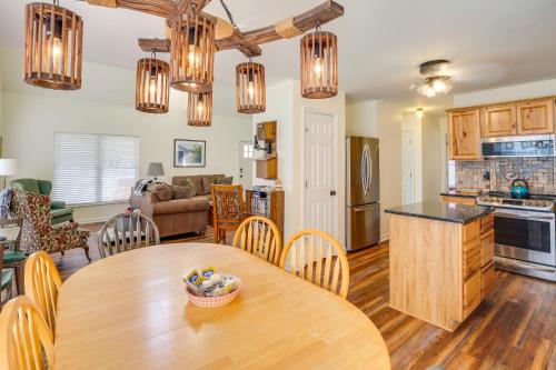 Lyles Peaceful Creekside Home Hot Tub and Fire Pit in Centerville (TN)