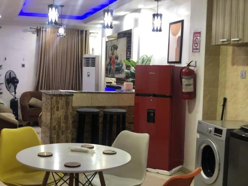 Exquisite and Cozy 3-bedroom Apt with hot-tub, WiFi, DSTV, and Inverter Power Backup in Ifako-Ijaiye