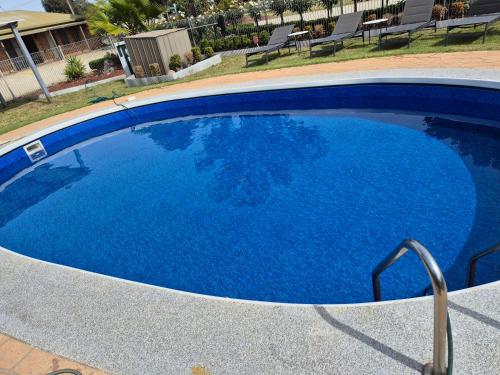 Swimming pool, Statesman Motor Inn in Corowa