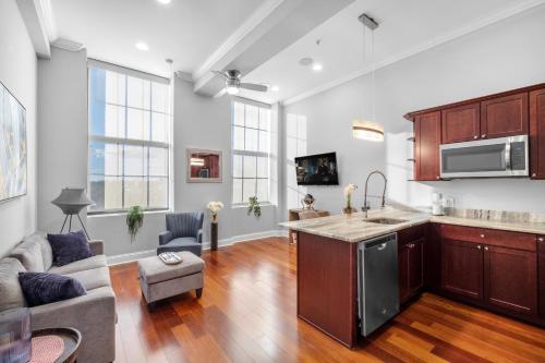 Sleek 1 Br Unit W Rooftop Pool & Gym Access in Philadelphia, USA