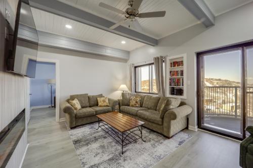 4 Mi Sugar Mtn Resort: Renovated Condo w/ Views!, Sugar Mountain