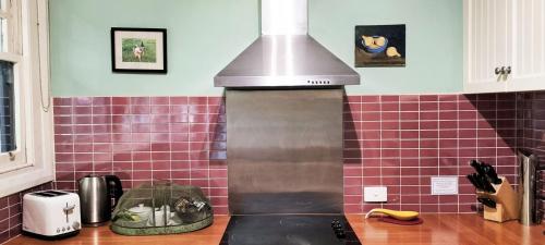 Redruth - 2 bedroom cottage situated in wandiligong in Wandiligong
