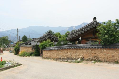 Jinrae Lee's Traditional House