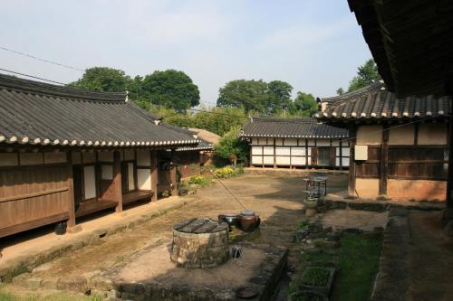 Jinrae Lee's Traditional House