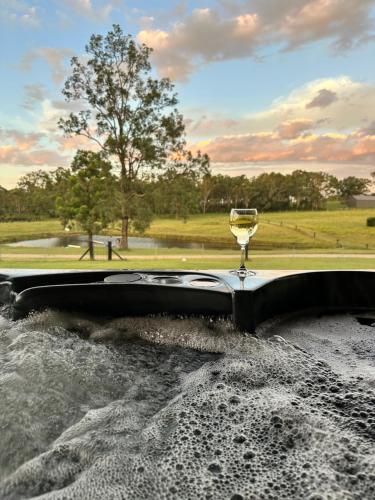 Hunter Valley Wine Country Escape - Spa, Pool, Firepit and Woodfired Pizza Oven - Keldan On Bell – khách sạn tại Belford