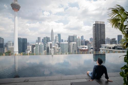 Ceylonz Suites KLCC Rooftop Infinity Pool KL Tower View