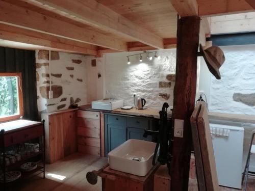 virtuve, Stay near Pointe du Raz & Beach in Pont-Croix