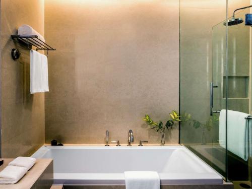 Pullman Bangkok King Power Hotel Room Type - Superior Double Room