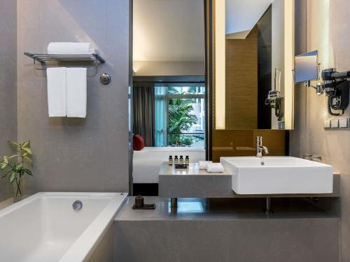 room detail thumbnail 2