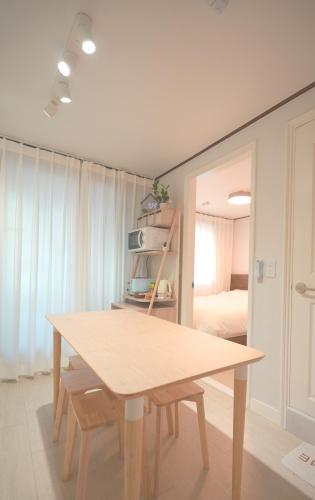 Stay MARU Seoul 3BR Line 2 near Gangnam KSPO Dome and Lotte World Tower
