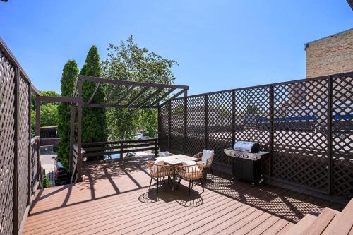 Love Mi Getaway Downtown Loft Deck Rooftop Views 110 - image 13
