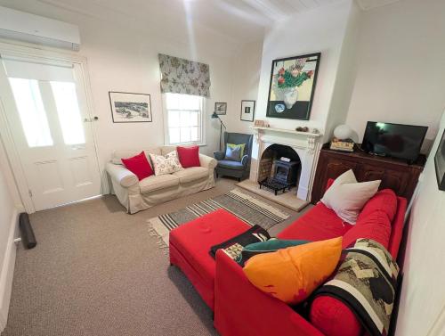 Redruth - 2 bedroom cottage situated in wandiligong in Wandiligong