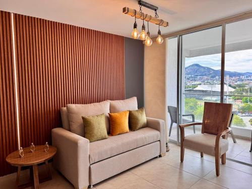 Great views, cozy & executive!