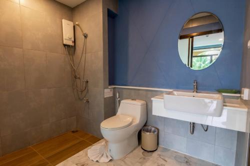 room detail thumbnail 2