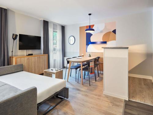 อพาร์ทโฮเทล อดาจิโอ วาล เดอโรป ใกล้ ดิสนีย์แลนด์ ปารีส (Aparthotel Adagio Val d'Europe near Disneyland Paris) in ดิสนี่ย์แลนด์