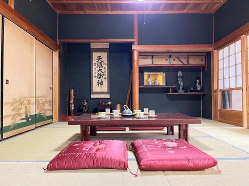 OldJapaneseHouseintheMountains山の中の築100年古民家赤目のやど