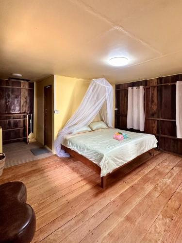 Guestroom, Moonshine Phayam Beach Resort & Restaurant  in Koh Phayam (Ranong)