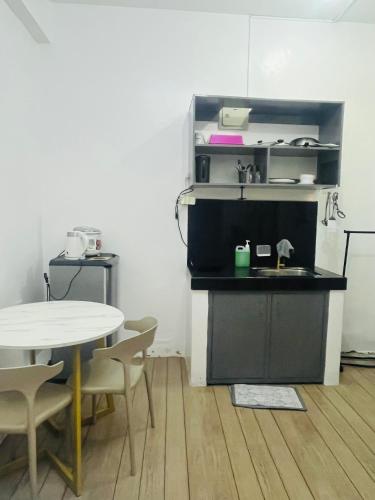 virtuve, 25m² 1 guļamistaba, 1 privāta vannas istaba Dzīvoklis San Jose del Monte
 (SAN JOSE DEL MONTE BULACAN NON AIRCON UNIT 2) in San Jose del Monte