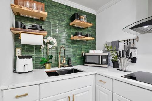 Cozy 2BR Winter Suite with Fire Pit Near DC in Waldorf (MD)