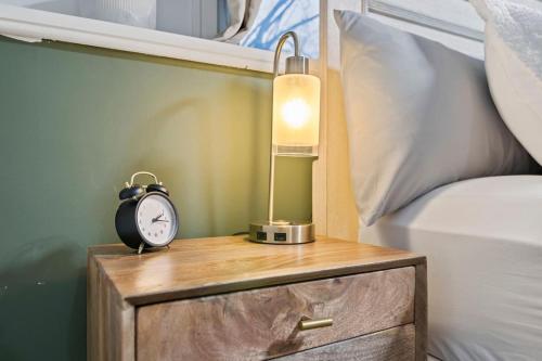 Cozy 2BR Winter Suite with Fire Pit Near DC in Valdorfas (MD)