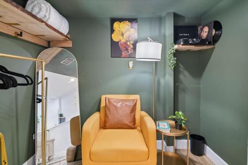 Cozy 2BR Winter Suite with Fire Pit Near DC in Valdorfas (MD)