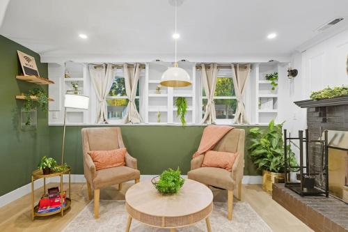 Cozy 2BR Winter Suite with Fire Pit Near DC in Waldorf (MD)