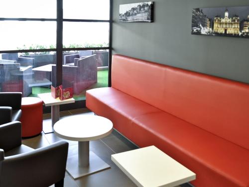 酒吧/高級酒吧, 里昂東查波奈宜必思酒店 (ibis Lyon Est Chaponnay) in 夏篷奈