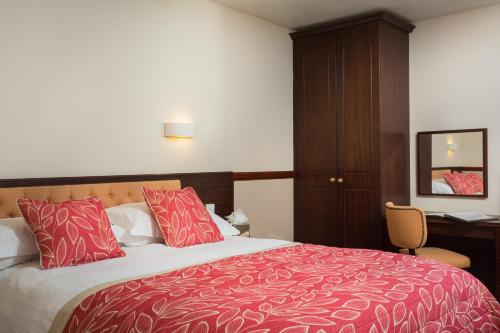1 queen bed