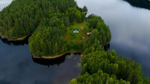 1770S Farm With Floating Sauna By Lake