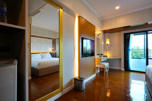 room detail thumbnail 1