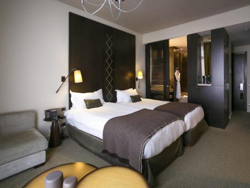 2 twin beds