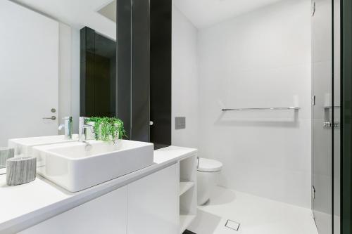 Ultra modern 2 bdrm in St Leonards Crows Nest - 803NOR