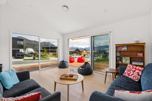 Skiwi - Wanaka Holiday Home - image 4