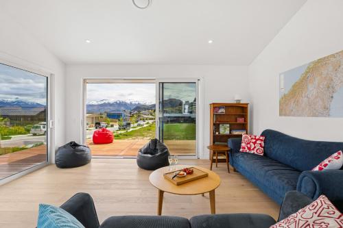 Skiwi - Wanaka Holiday Home - image 2