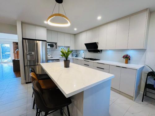 Modern Newly-renovated Suite Free Parking - Toronto