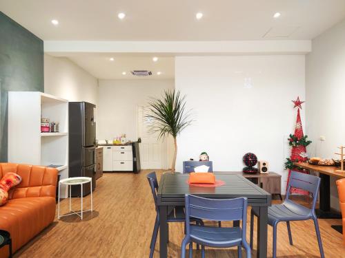 桃園機場羅里輕旅 近桃園竹圍漁港 Rory Hostel in Luzhu District