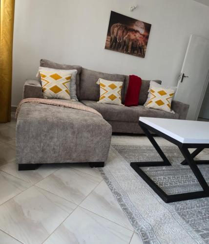 Olosotua homes 2br in 納庫魯