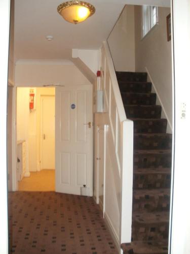 London Heathrow Guesthouse - image 5