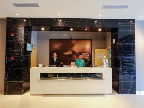 Jinjiang Inn Shanghai International Tourism Area Xiupu Road Located in Shanghai International Tourism and Resorts Zone, Jinjiang Inn Shanghai International Tourism Area X is a perfect starting point from which to explore Shanghai. The property features a wide 