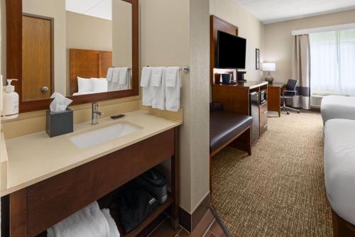 Comfort Inn New Stanton - image 13