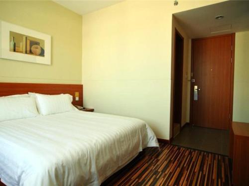 . Jinjiang Inn Select Yantai Penglaige