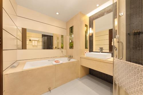 room detail thumbnail 2